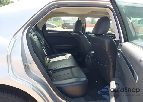 2010 Chrysler 300 Touring/Signature Series z USA, uszkodzony, nr VIN 2C3CK5CV1AH218753